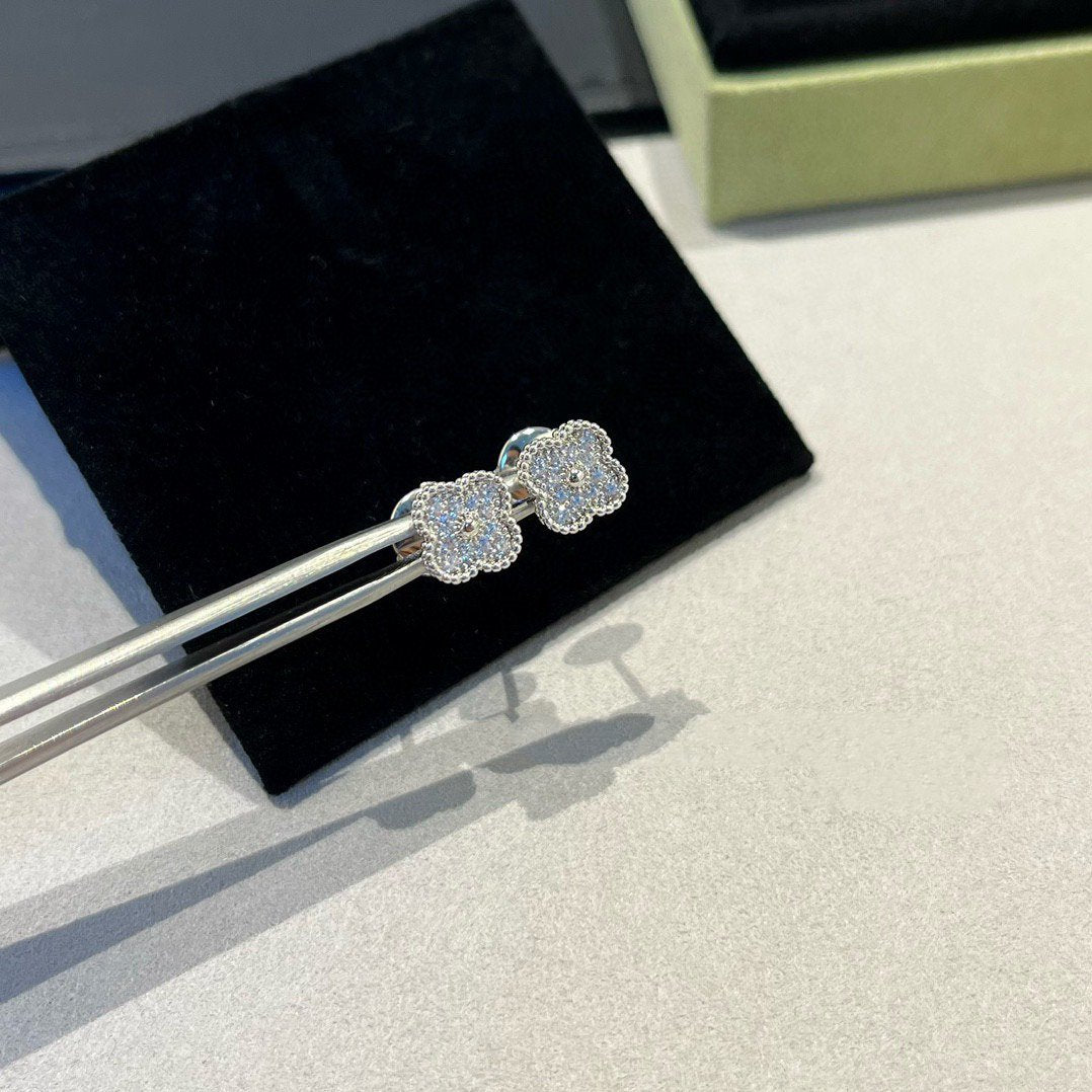 Miro CLOVER MINI DIAMOND STUD EARRINGS