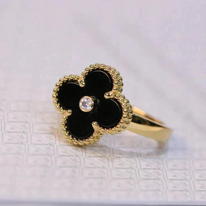 Miro CLOVER ONYX RING GOLD DIAMOND