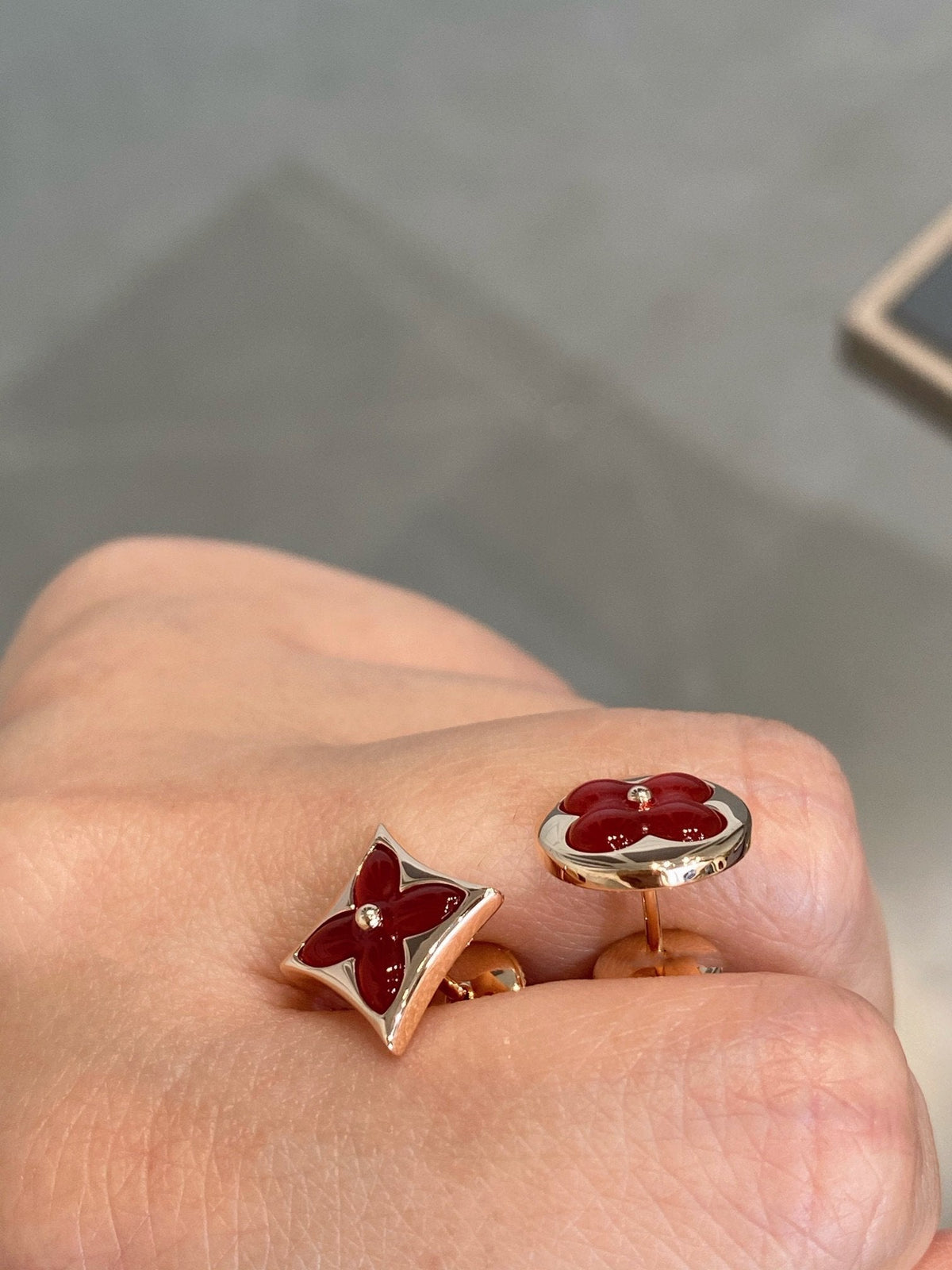 Miro STAR AND SUN PINK GOLD CARNELIAN STUD EARRINGS