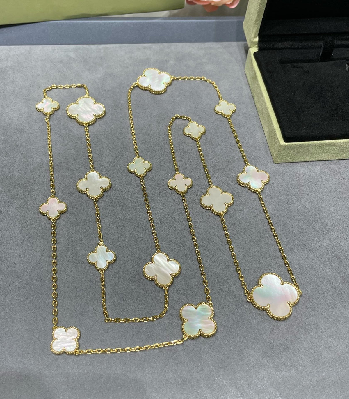 Miro CLOVER 16 MOTIF WHITE MOP GOLD ネックレス