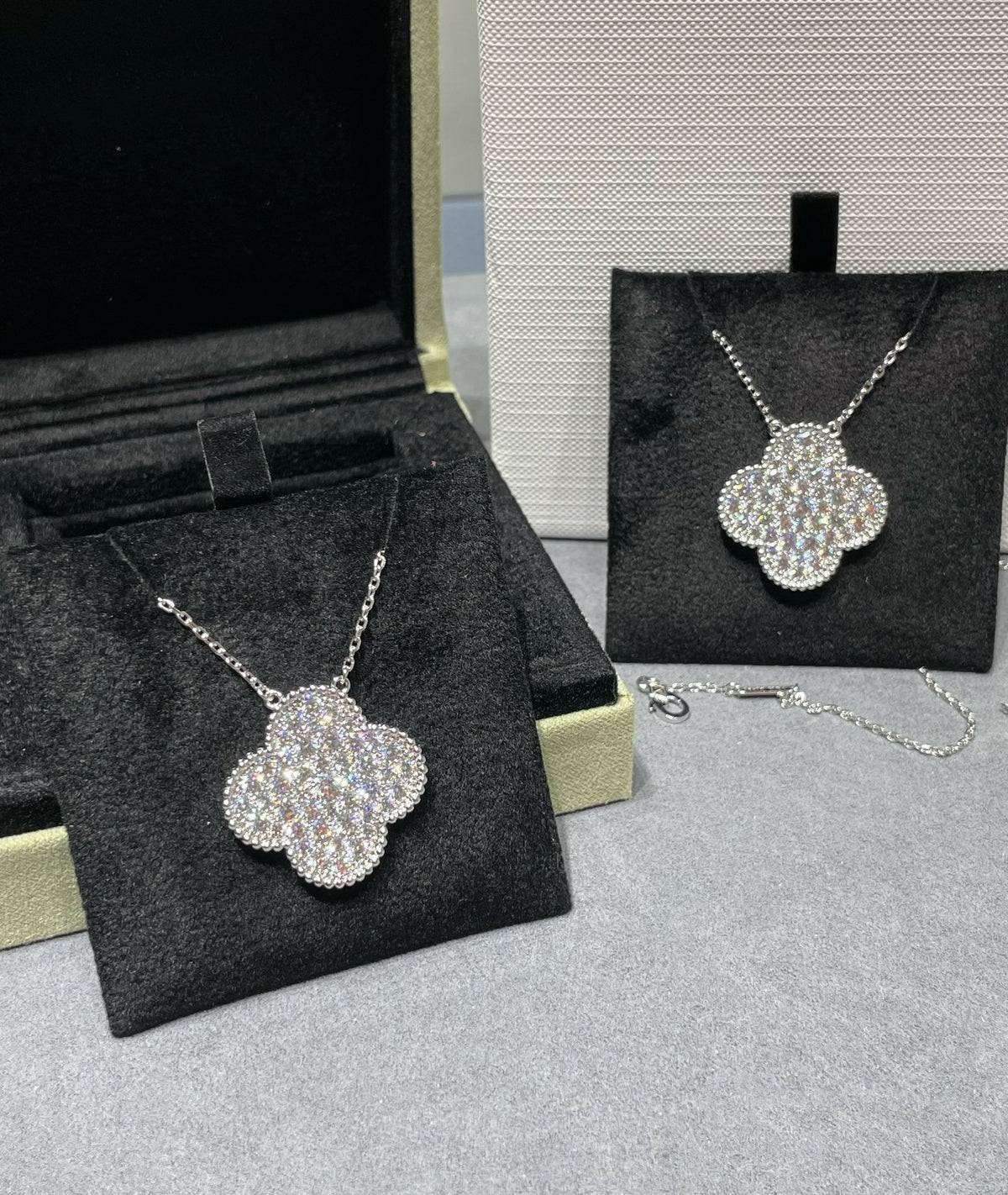 Miro クローバー 25MM ラージペンダント ダイヤモンドパヴェ シルバーネックレス