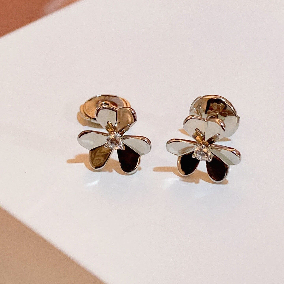 Miro FRIVOLE MINI FLOWER EARRINGS