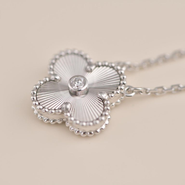 Miro CLOVER  15MM DIAMOND LASER NECKLACE SILVER