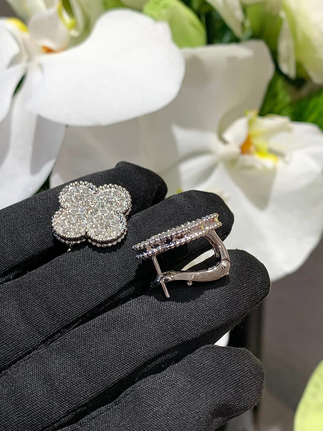 [Miro ] CLOVER 20MM MOTIFS DIAMOND STUD EARRINGS SILVER
