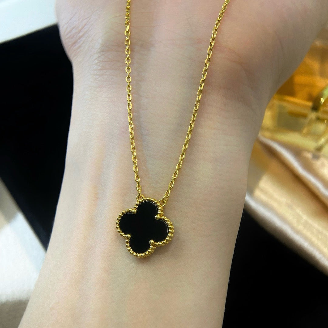Miro CLOVER 15MM BLACK ONYX SINGLE FLOWER NECKLACE