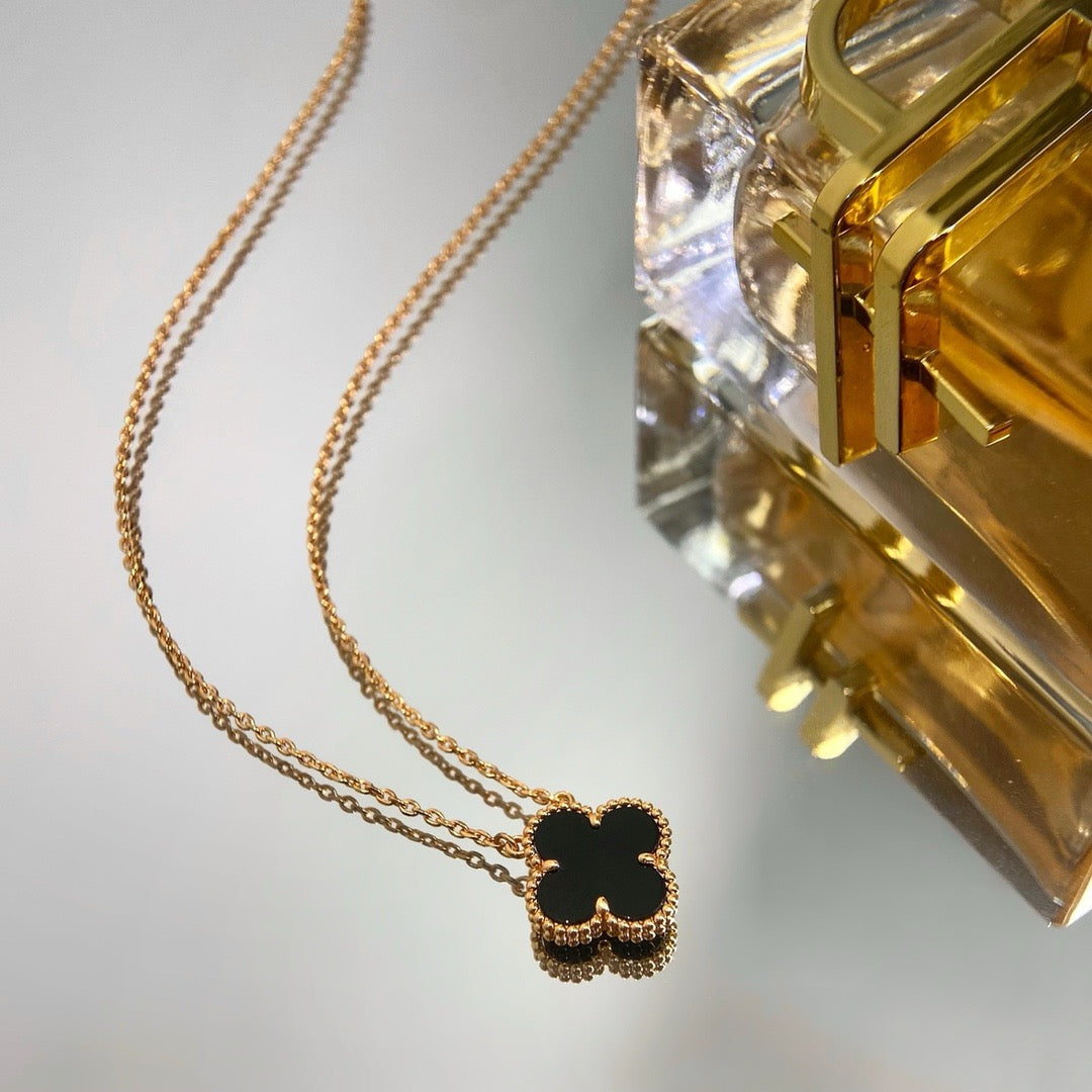 Miro CLOVER 15MM BLACK ONYX SINGLE FLOWER NECKLACE