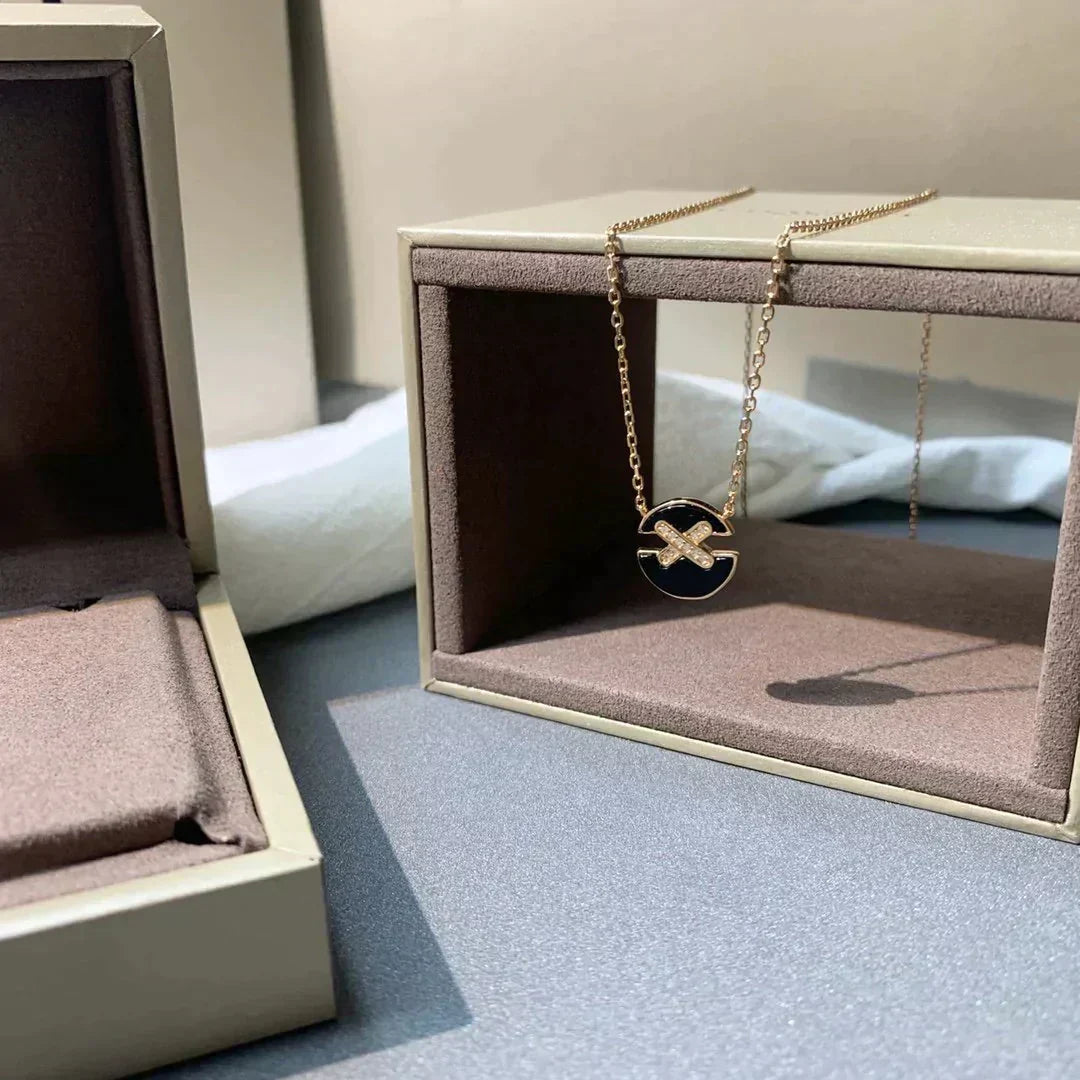 Miro JEUX DE ROSE GOLD DIAMOND NECKLACE