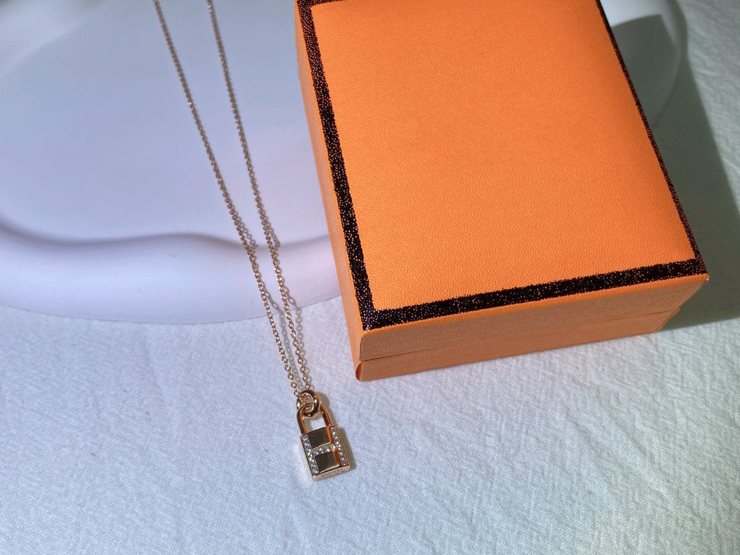 Miro HM ADVANCED NICHE LOCK HEAD NECKLACE DIAMONDS