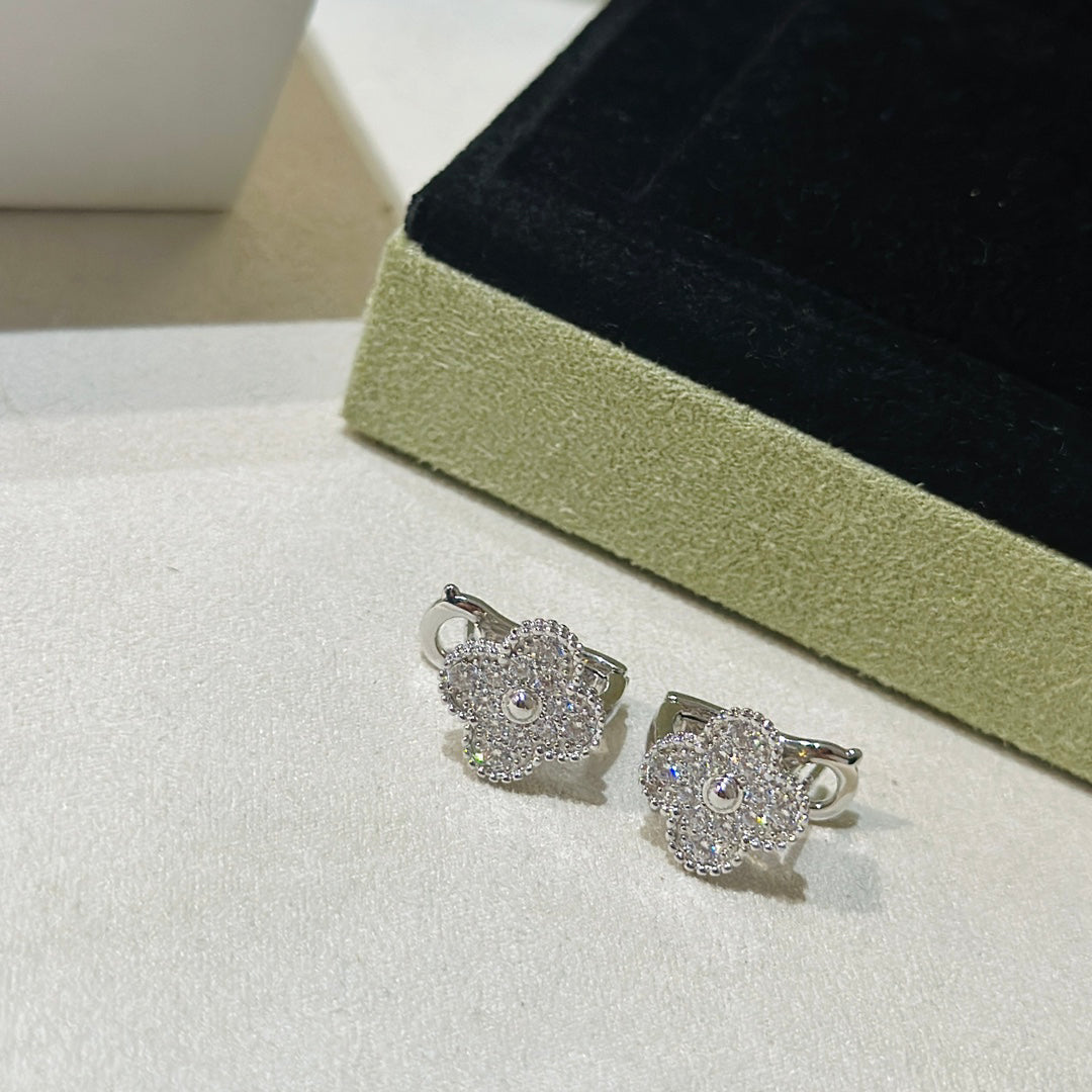 Miro CLOVER 1 MOTIFS DIAMOND STUD EARRINGS SILVER
